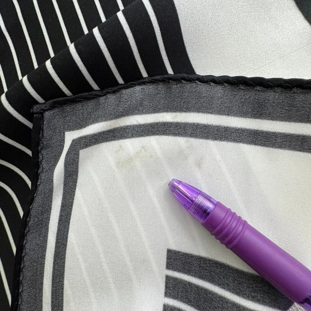 Large Black/White Lined Scarf‎